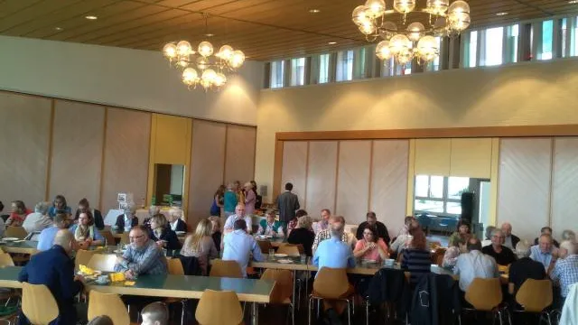 Gemütliches Zusammensein nach dem Gottesdienst (Foto: Beatrice DaRugna) Gemütliches Zusammensein nach dem Gottesdienst (Foto: Beatrice DaRugna)